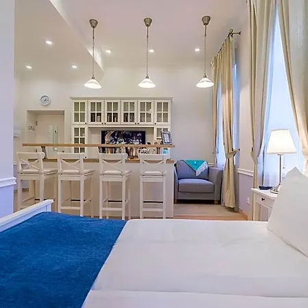 Revelton Apartmanhotel 4*