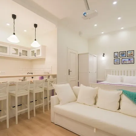 Revelton Apartmanhotel 4*